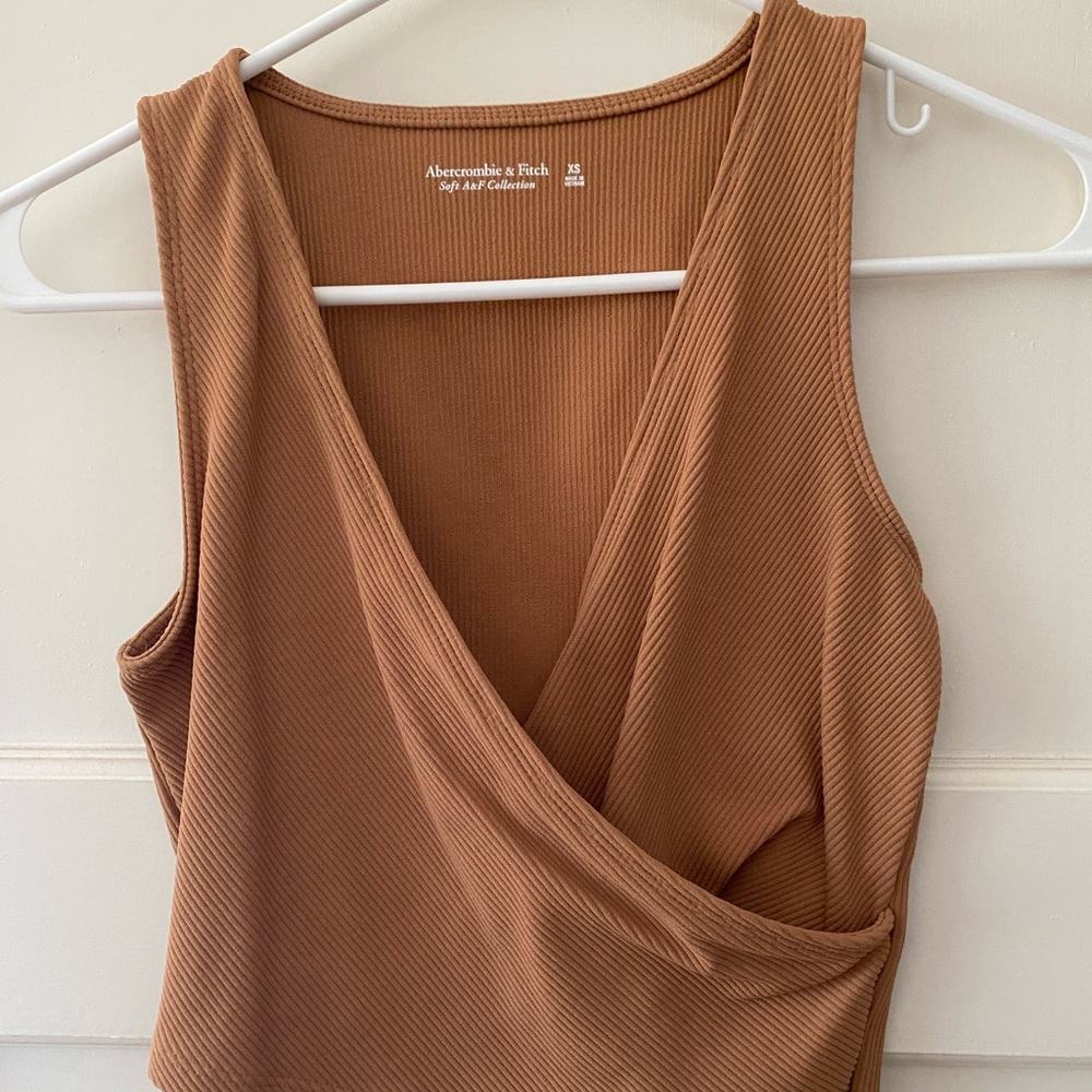 Abercrombie soft AF seamless rib wrap tank,XS, apricot brown NWOT